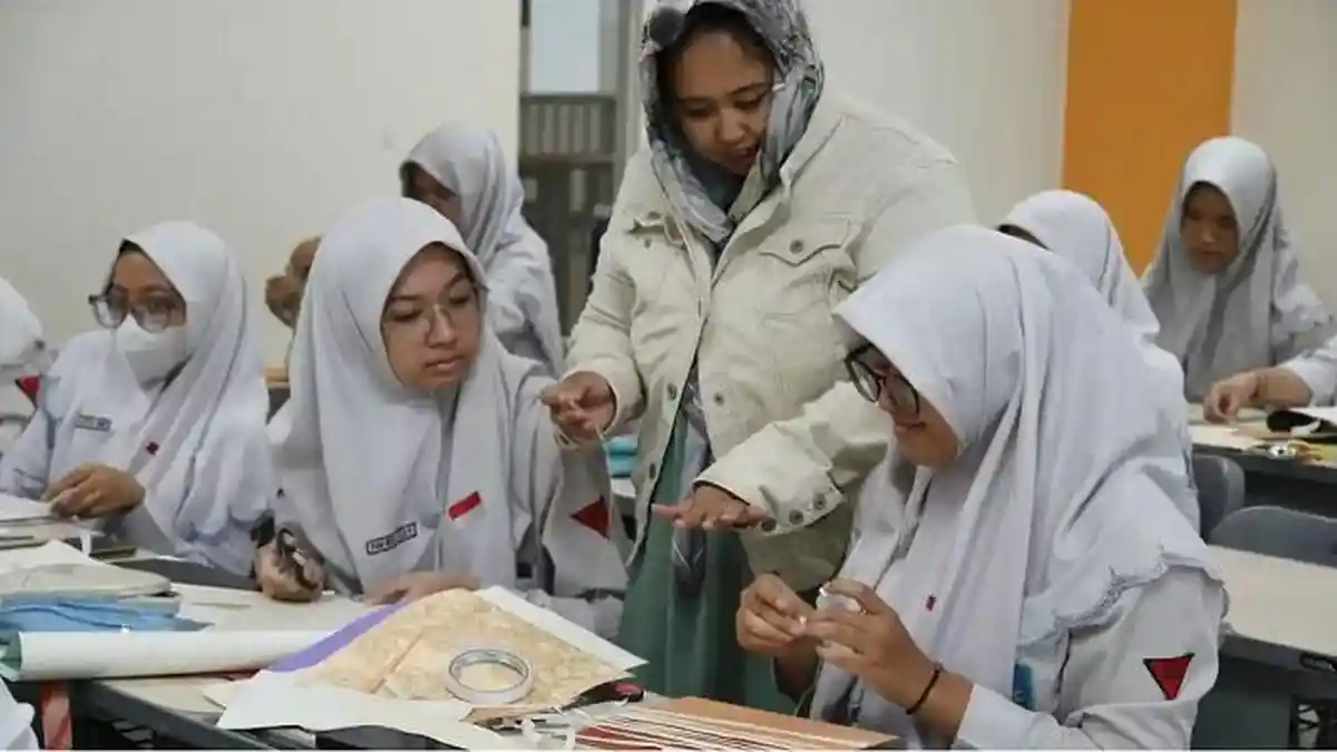 Soal Ujian Sekolah dan Kunci Jawaban Biologi Kelas 12 Kurikulum Merdeka Soal Ujian Sekolah dan Kunci Jawaban Biologi Kelas 12 Kurikulum Merdeka